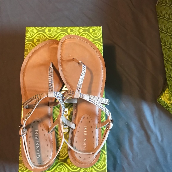 Gianni Bini  Sierra Tan Sandals - Picture 4 of 8